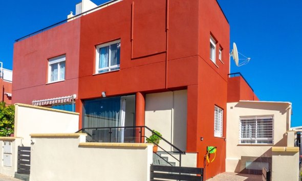 House - Townhouse - Herverkoop - Orihuela -
                Villamartin