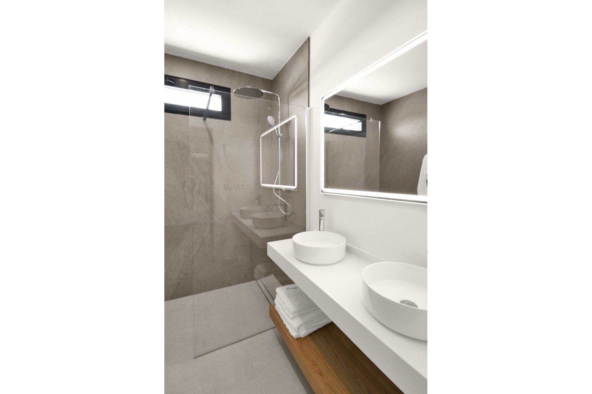 Obra nueva - Adosado - Baños y Mendigo