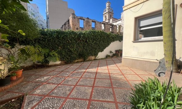 Resale - House - Detached Villa - Denia - Denia Centro