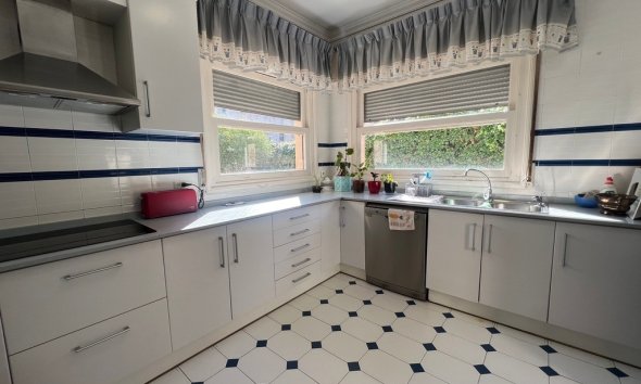 Resale - House - Detached Villa - Denia - Denia Centro