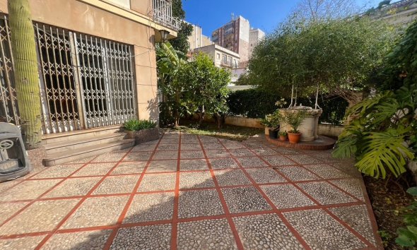 Resale - House - Detached Villa - Denia - Denia Centro