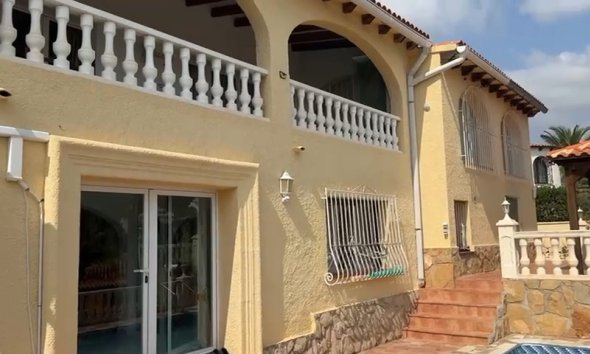 Resale - House - Detached Villa - Calpe - Calpe Centro