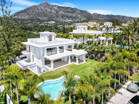 image 329989 0 - For Sale. Villa in Marbella
